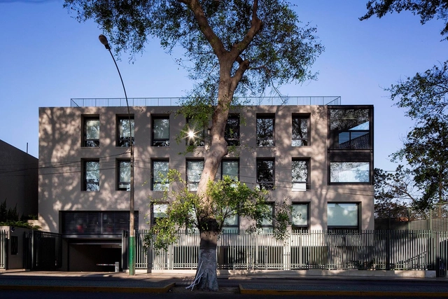 Edificio moderno de apartamentos